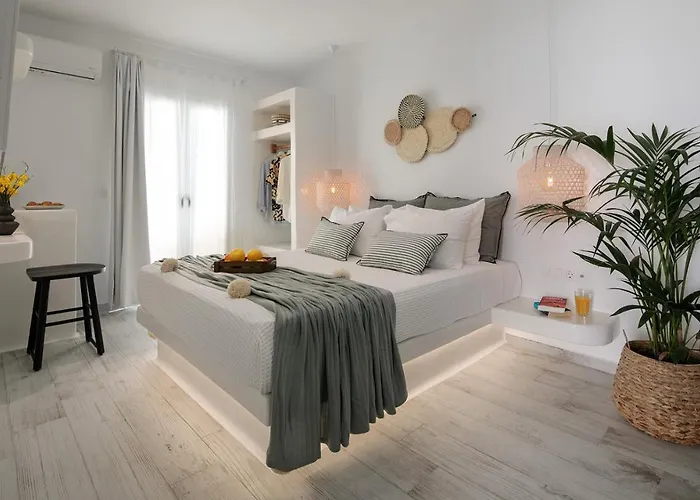 Naxos Poseidon * Naxos City